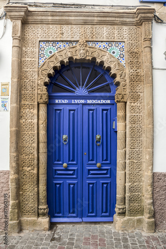 Blaue Tür in Essaouira © barabasone