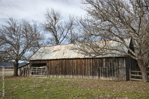 Old simple farm barn © Bruce Shippee