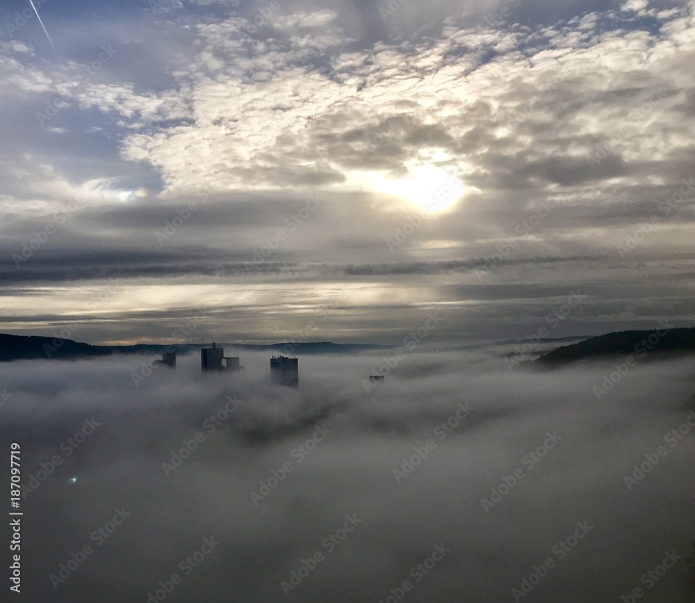 Obraz premium Nebel in Karlstadt (Main) (Bayern)