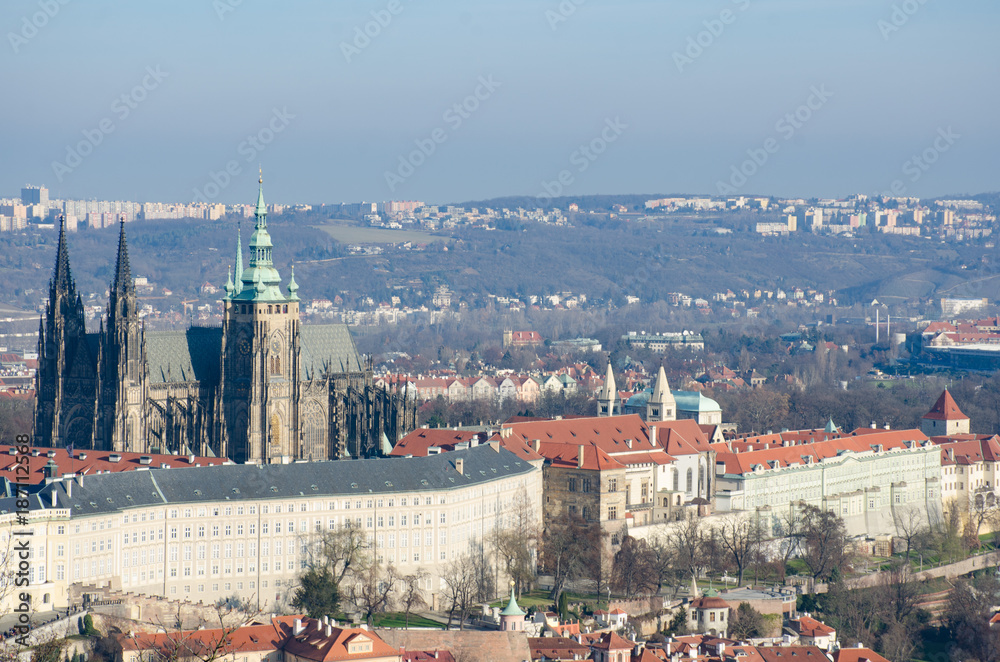 Obraz premium St Vitus Cathedral and castle viewed from Petrin