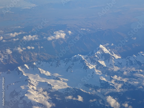 空から見たニュージーランドの山々 © Ryoko Fujiwara