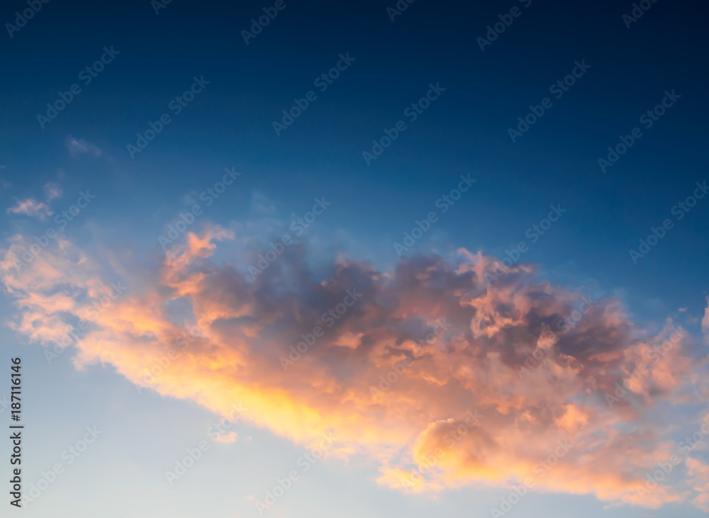 Obraz premium blue sky with cloud in sunset