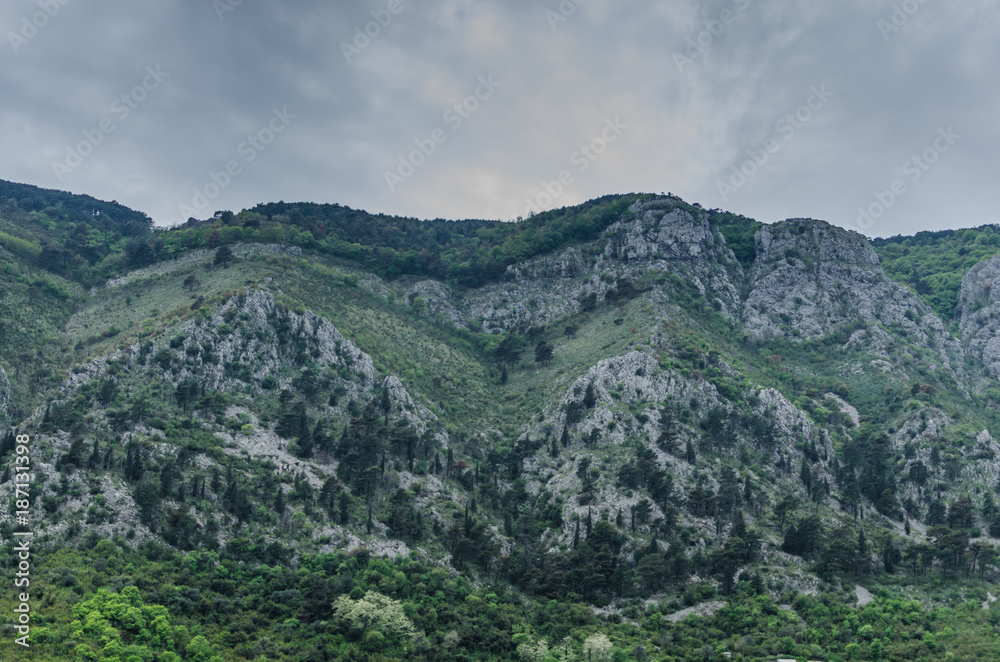 felsige berge in montenegro
