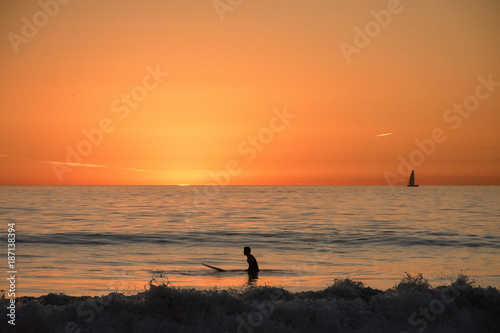 silhouettes of people 