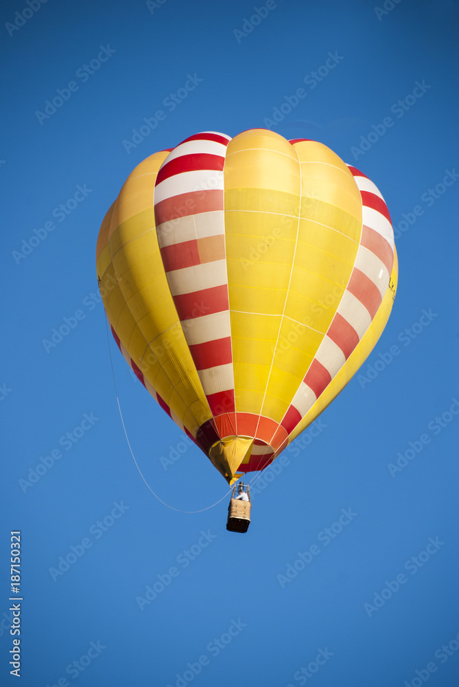 Naklejka premium A hot air balloon in flight