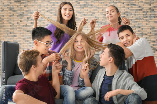 Group of cool teenagers hav...