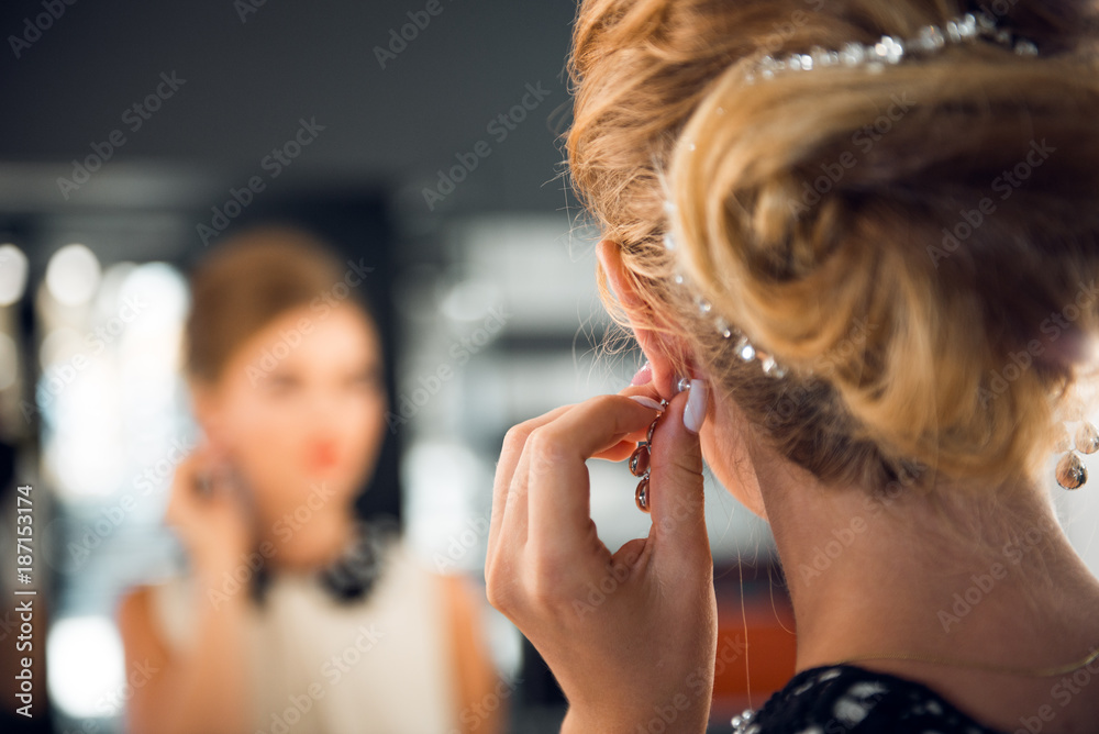 Fototapeta premium bride get a professional hair style at beauty salon
