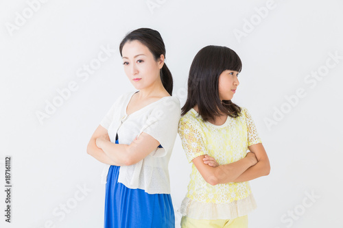 Foto 喧嘩をする親子