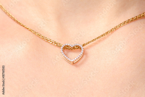 Women's jewelry on the neck gold chain pendant heart