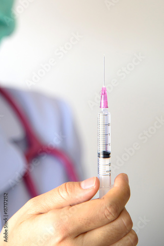 Prepare vitamin for inject