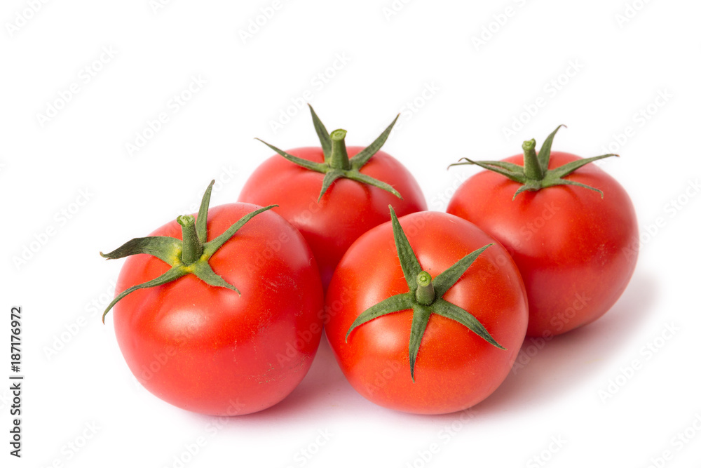 frische rote Tomaten freigestellt auf weißem Hintergrund