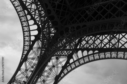 Bland & White of the Eiffel tower at dawn in Paris