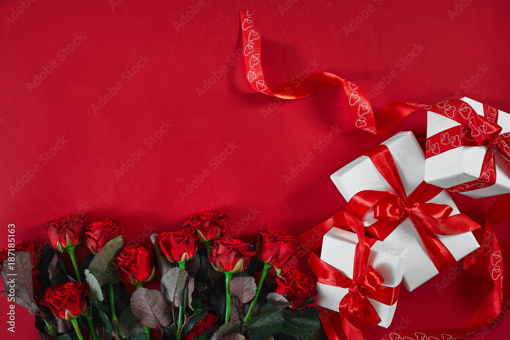 Top view fresh red rose flower and gift box on red deck with emp Top view fresh red rose flower and gift box on red deck with emp