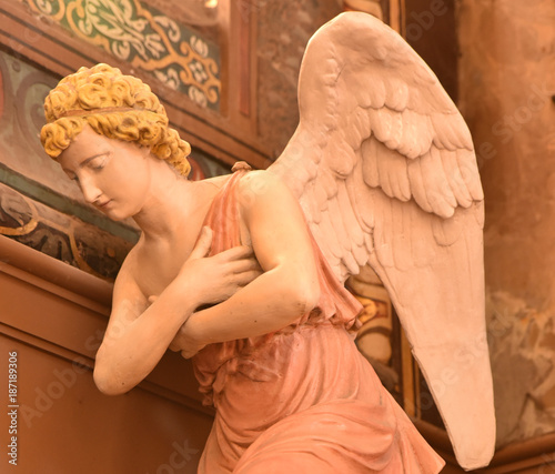 Ange sculpté à l'église Saint-Eustache à Paris, France photo