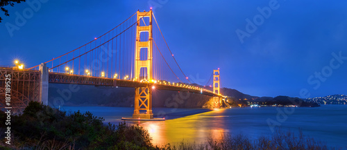 au pied du Golden Gate Bridge