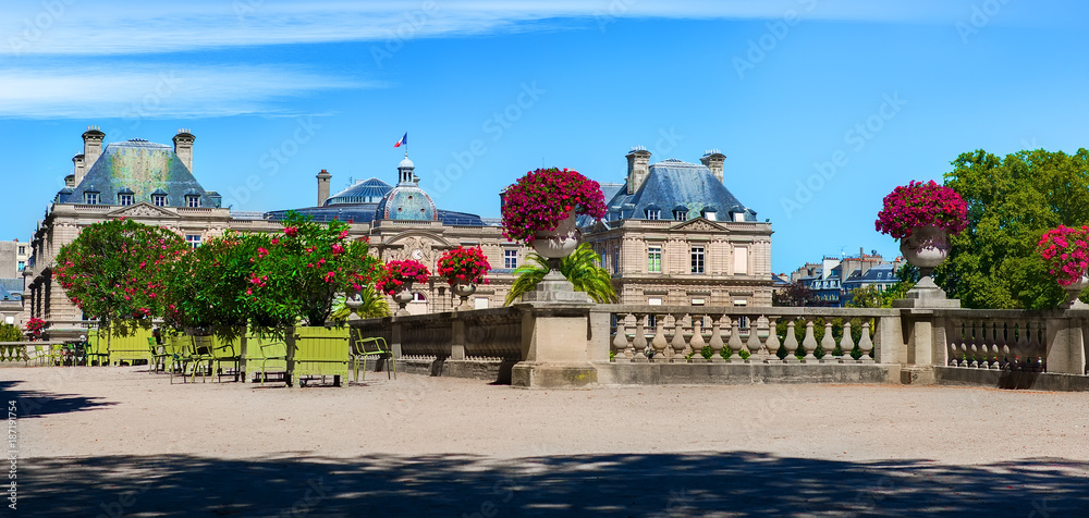 Fototapeta premium Luxembourg Palace Paris