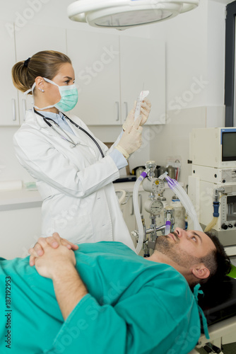 Young female doctor prepari...