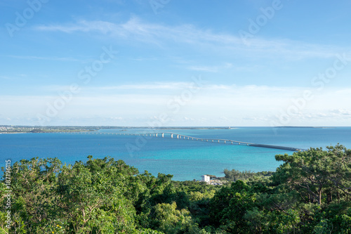 牧山展望台から見る伊良部大橋の風景