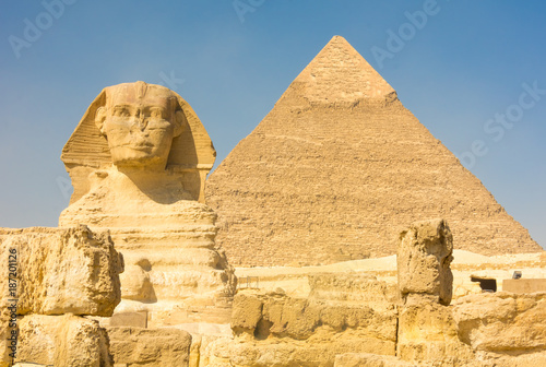 The Great Sphinx and the Pyramid of Kufu  Giza  Egypt