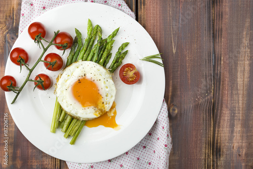 green asparagus with fried eggs