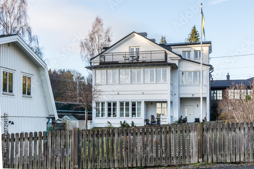 Vackra hus av både trä och sten i Saltsjö duvnäs utanför Stockholm photo