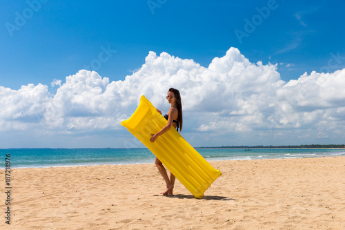 Fototapeta Naklejka Na Ścianę i Meble -   woman relaxes on beach
