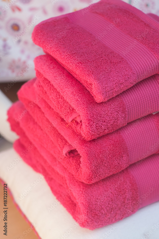 serviettes de toilette rose en vitrine serviettes de toilette rose en vitrine