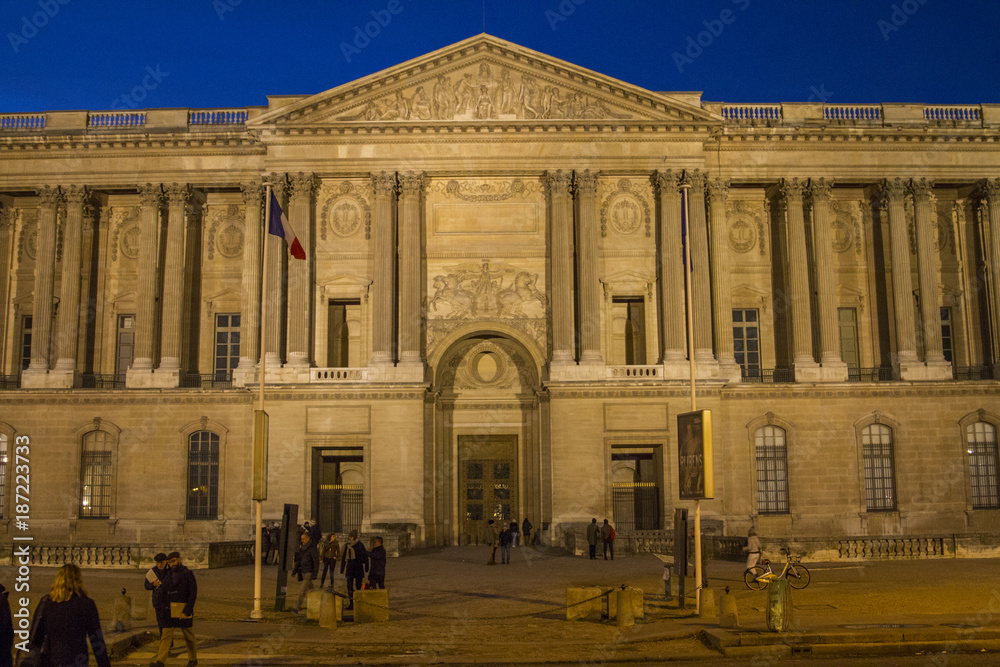 Obraz premium Museo del Louvre (París)