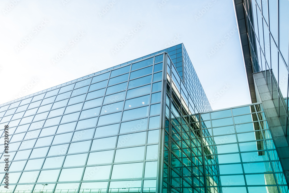 Fototapeta premium Industriebau - moderne Glasfassade in Deutschland