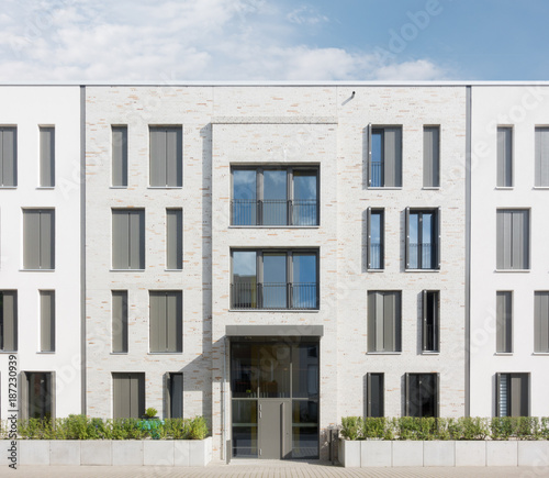 Passivhaus in einem Neubaugebiet