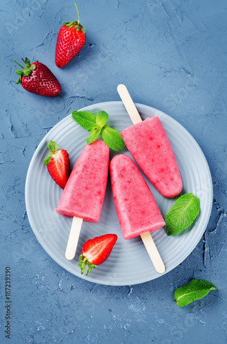 Strawberry banana ice cream with mint and strawberries