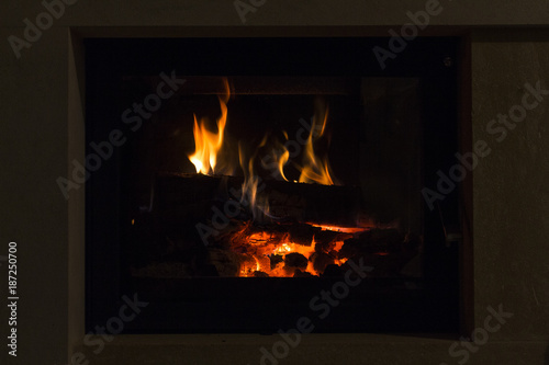 Burning fireplace © Benjamin