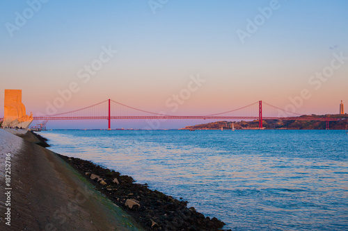 Obraz na płótnie 25th of April Bridge (The 25 de Abril Bridge, Ponte 25 de Abril) is a suspension bridge connecting the city of Lisbon, capital of Portugal, to the municipality of Almada w salonie