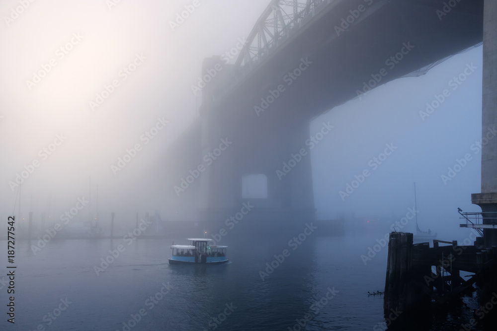 Obraz premium Burrard Bridge ferry
