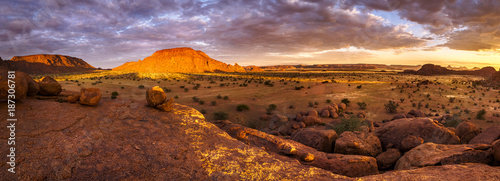 Cuadro en lienzo Panoramic view of an amazing sunset over the scenic landscape in Damaraland, Nam