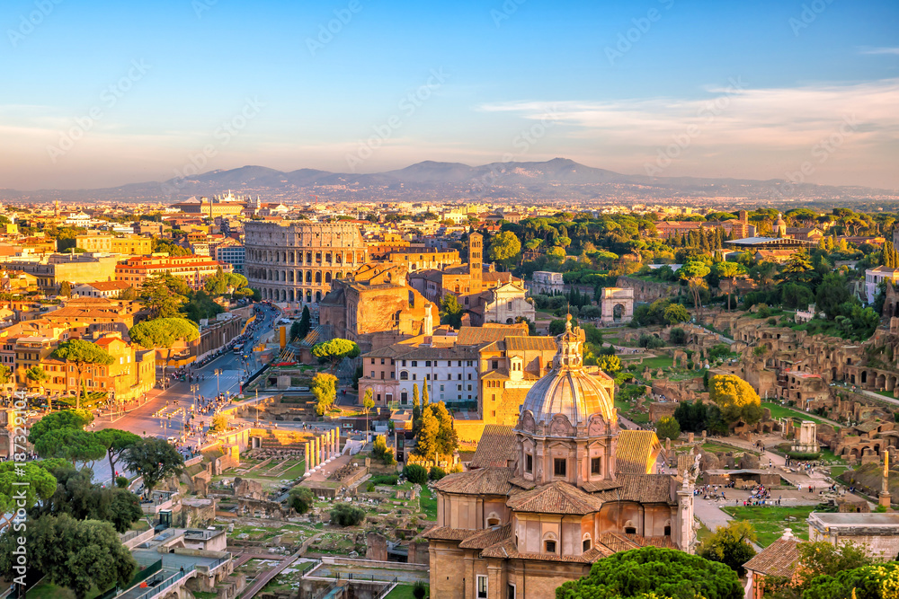 Naklejka premium Widok z góry na panoramę miasta Rzym od Castel Sant'Angelo