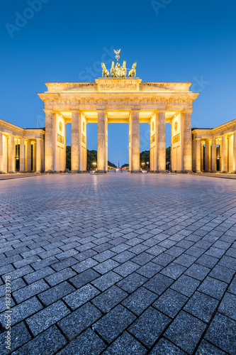 Obraz na płótnie Brandenburg Gate at night, Berlin, Germany w salonie