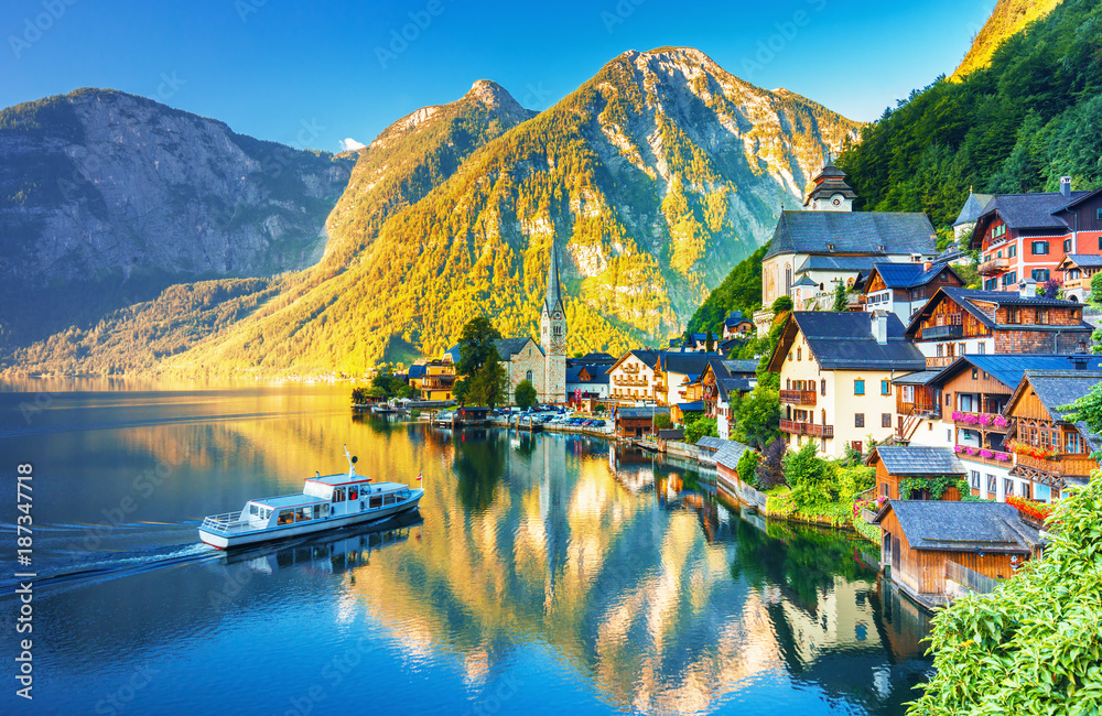 Fototapeta premium Scenic picture-postcard view of famous Hallstatt mountain village in the Austrian Alps at beautiful evening light at sunset in summer, Salzkammergut region, Hallstatt, Austria