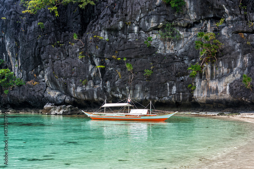 Small bangka boat on the bay of El Nido, Philippines © Alexey Pelikh