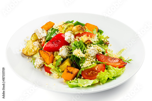 Warm salad with grilled vegetables, bulgur and feta