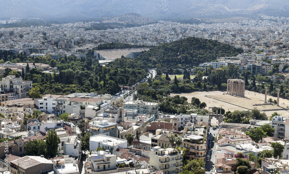 vista di Atene con il Tempio di Zeus Olimpo e lo stadio panatenaico