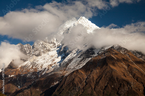 mountains in Himalayas, Nepal, on the hiking trail leading to the Everest base camp. © Dmytro Kosmenko