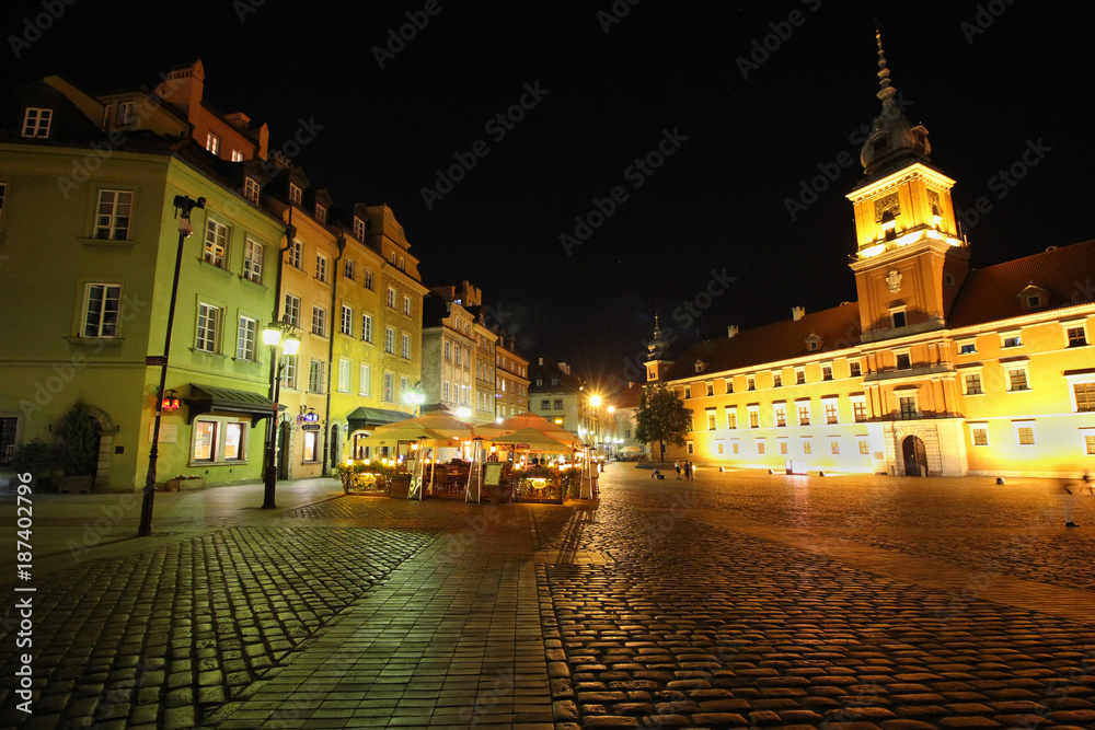 Casco antiguo de Varsovia de noche, Polonia