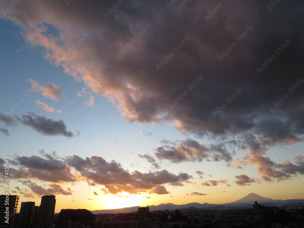 Fototapeta premium 夕暮れと雲