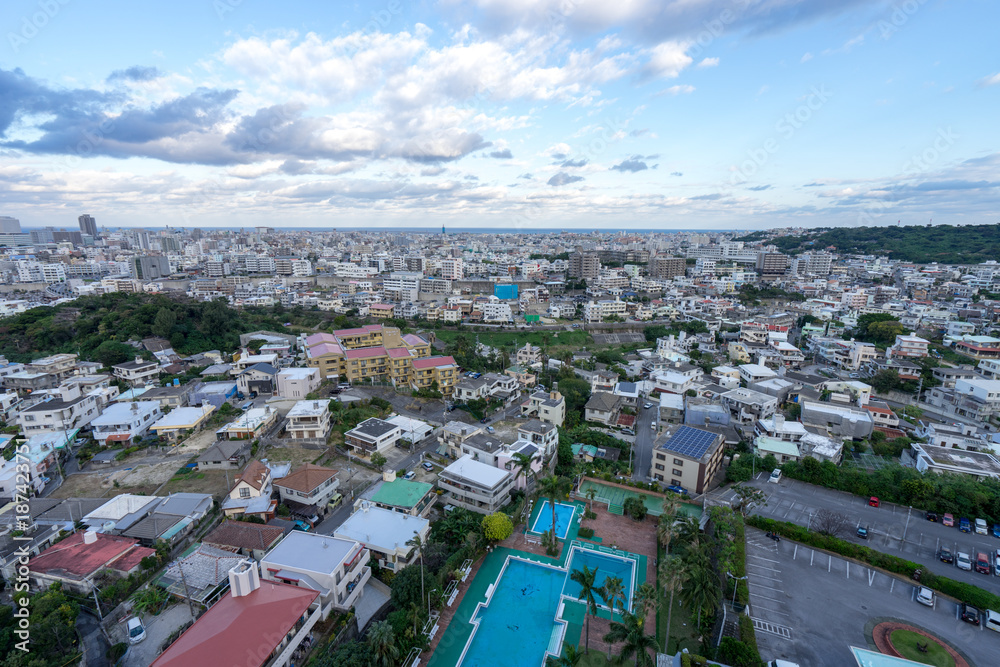 Fototapeta premium 首里のホテルから見る那覇市街風景