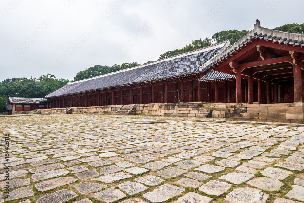 Jongmyo Shrine was a primary place of worship for kings throughout Joseon Dynasty. Jongmyo Shrine was a primary place of worship for kings throughout Joseon Dynasty.