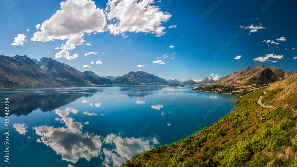 Breathtaking View at Bennett's Bluff Lookout, New Zealand -one of the most scenic drives in New Zealand that connects Queenstown and Glenorchy and overlooks Pig and Pidgeon Islands and Lake Wakatipu.