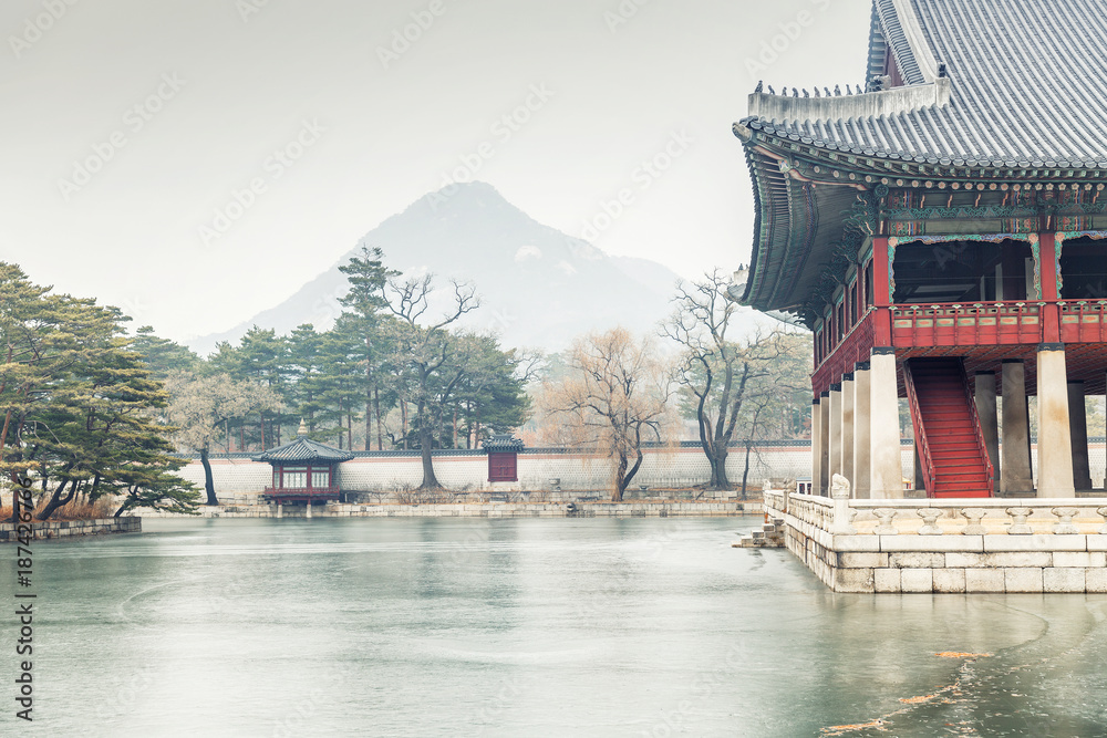 Fototapeta premium Beautiful park in Korea in winter