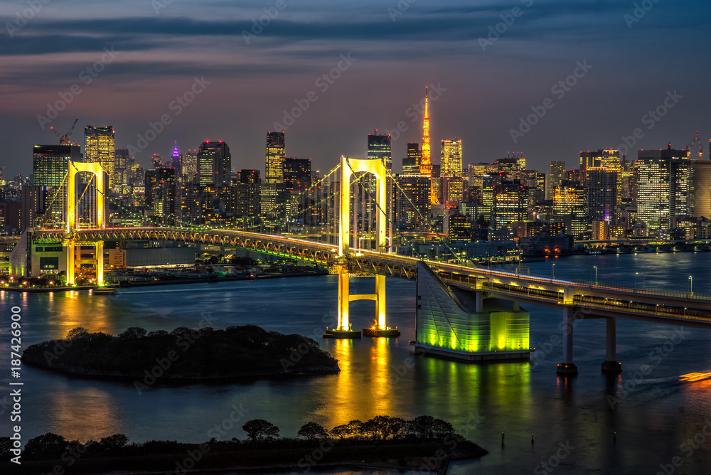 Fototapeta premium Beautiful night view of Tokyo Bay, Rainbow bridge and Tokyo Tower landmark Twilight scene, Odaiba, Japan