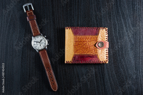Кошелек цветной кожаный и механические часы с кожаным ремешком photo